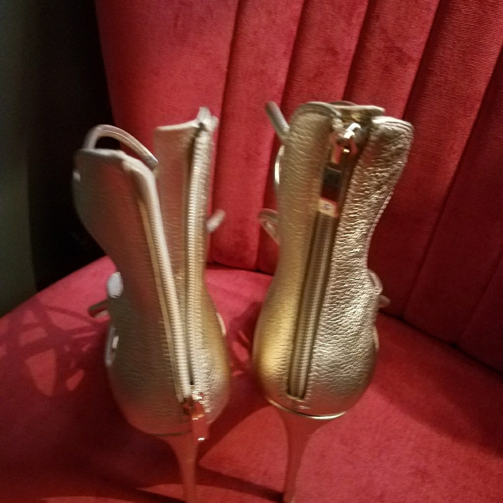 Shoes - Picture 2 of 4